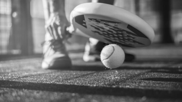 Nieuwe knie of heup helpt je om weer te bewegen tennis, zwemmen